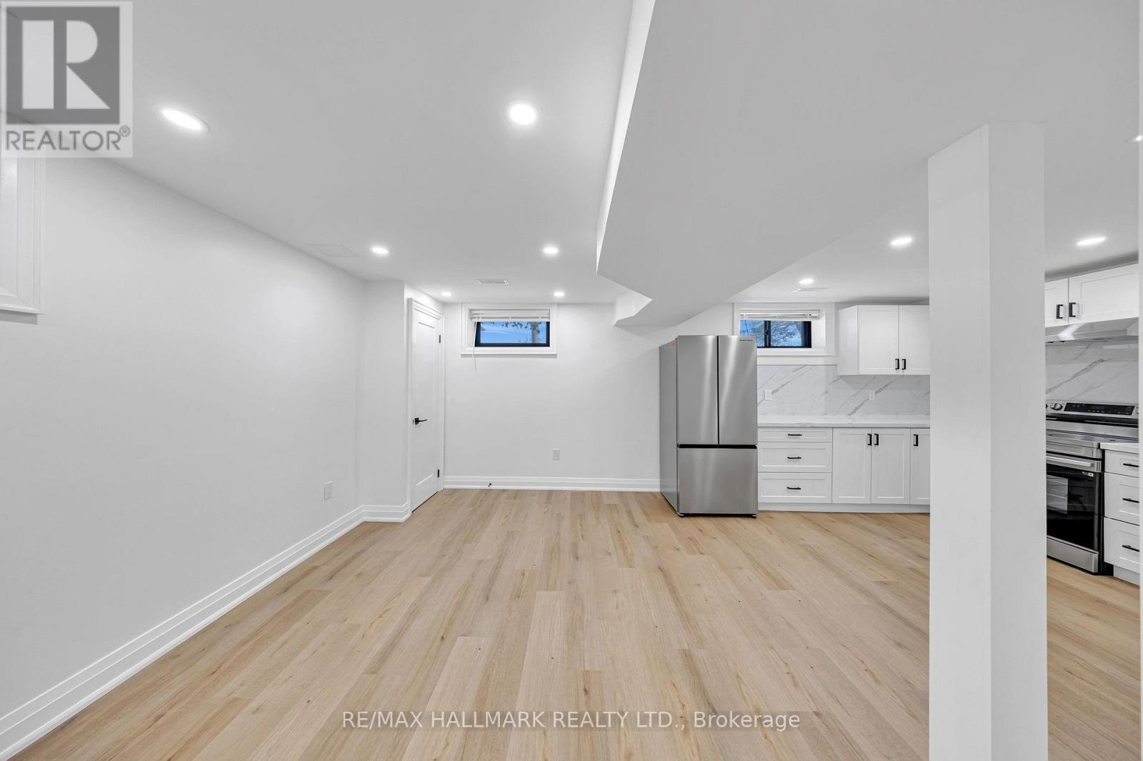 978 MIDLAND AVENUE - 31