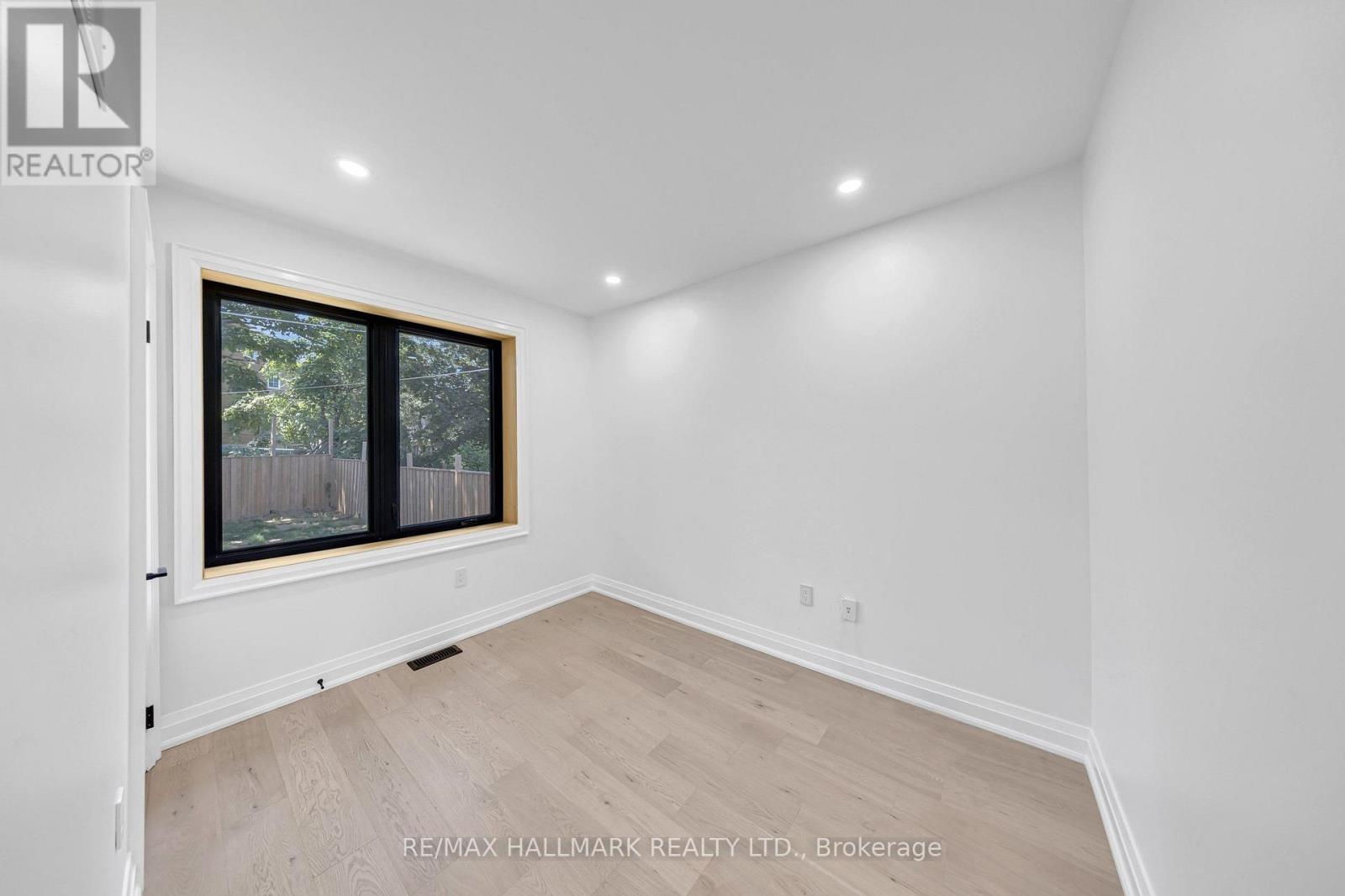 978 MIDLAND AVENUE - 25