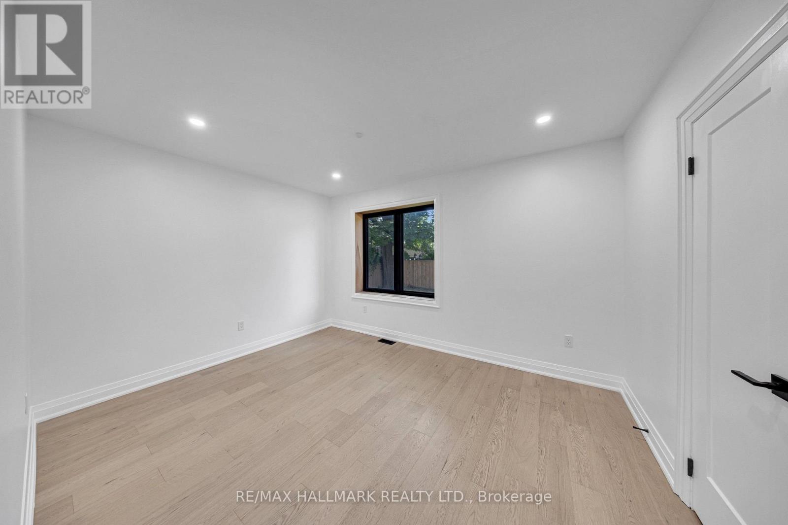 978 MIDLAND AVENUE - 23