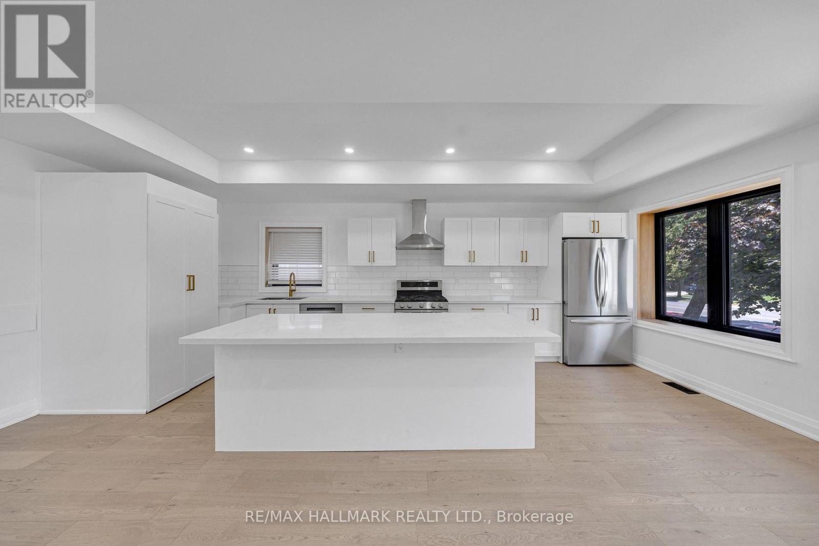 978 MIDLAND AVENUE - 16
