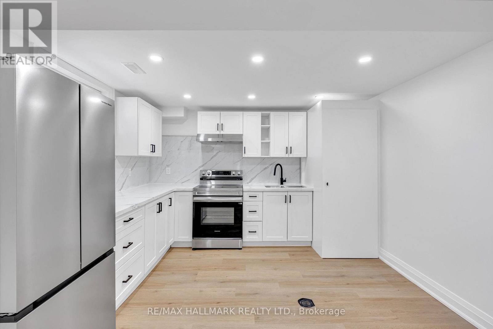 978 MIDLAND AVENUE - 32