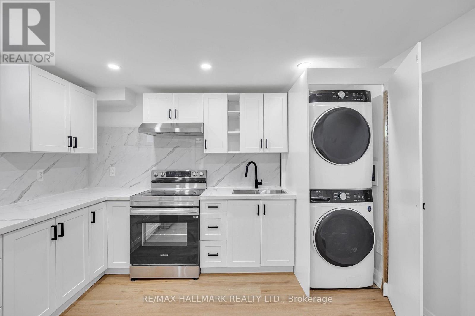 978 MIDLAND AVENUE - 33