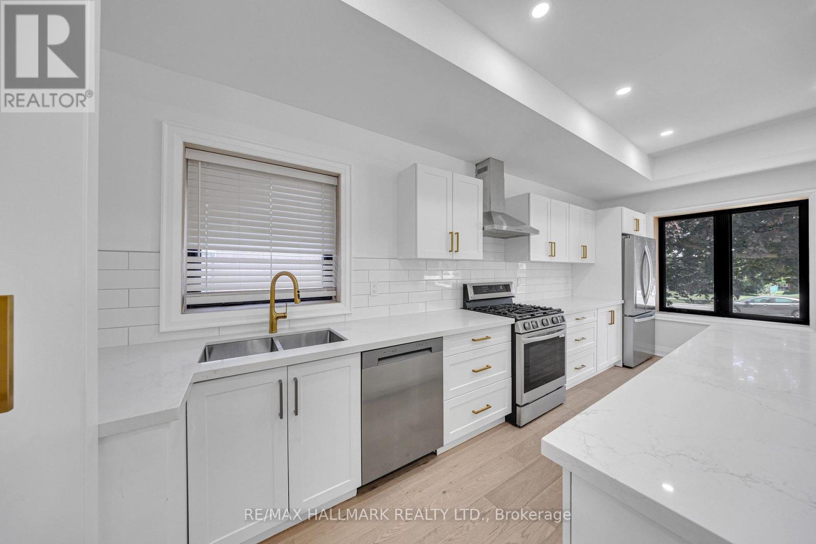 978 MIDLAND AVENUE - 19