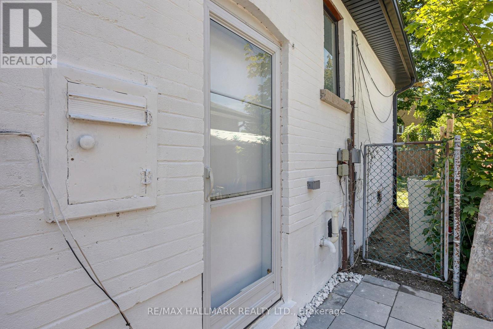 978 MIDLAND AVENUE - 6