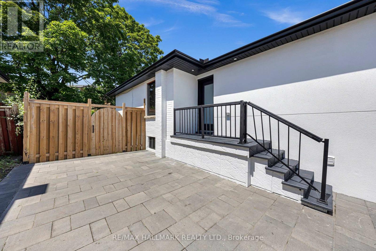 978 MIDLAND AVENUE - 7