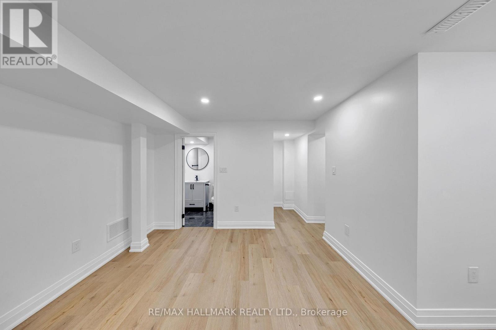 978 MIDLAND AVENUE - 37