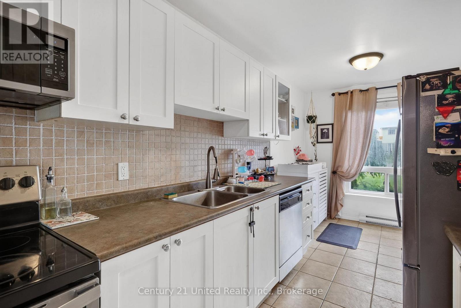 42 PEACOCK BOULEVARD - 11