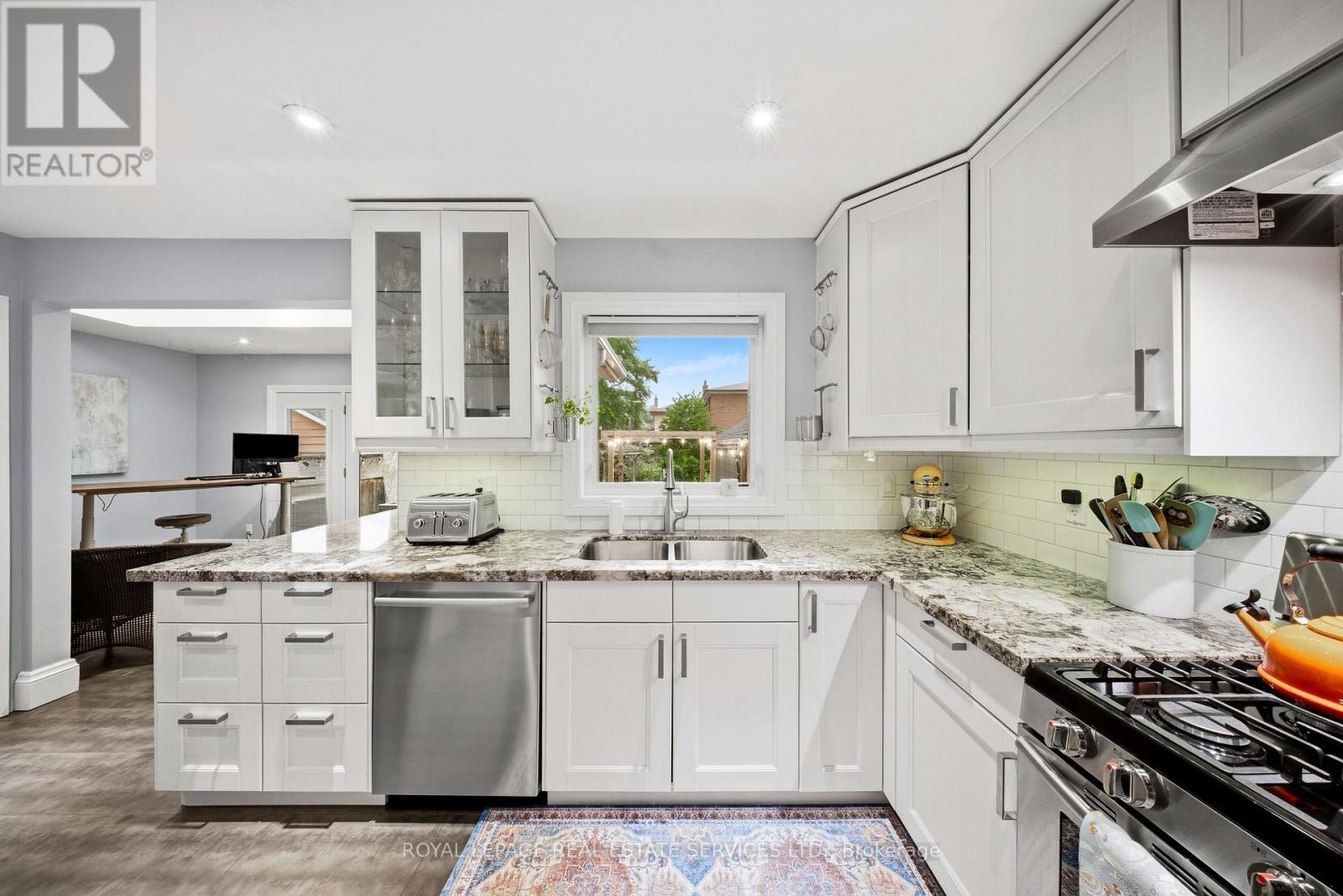 99 FOCH AVENUE - Image 10