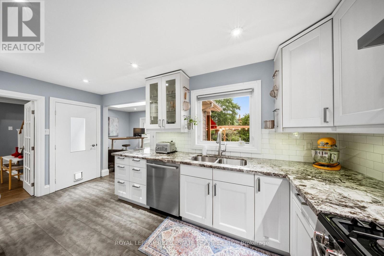 99 FOCH AVENUE - Image 13