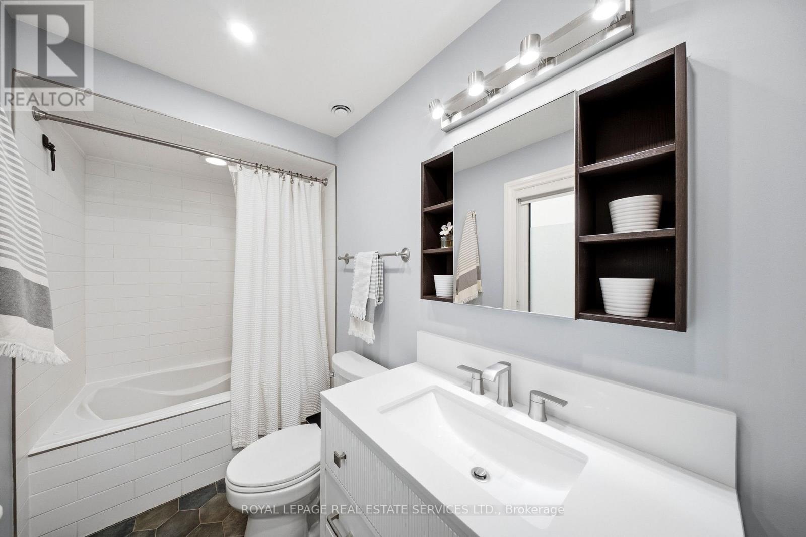 99 FOCH AVENUE - Image 20
