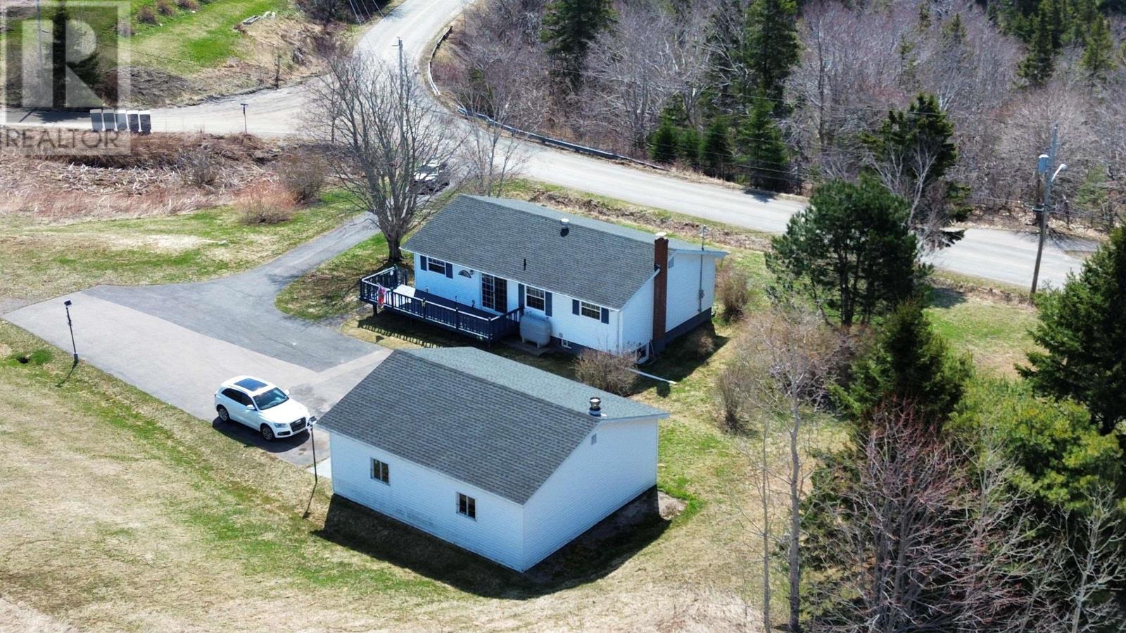 1584 Hillside Boularderie Road - 10