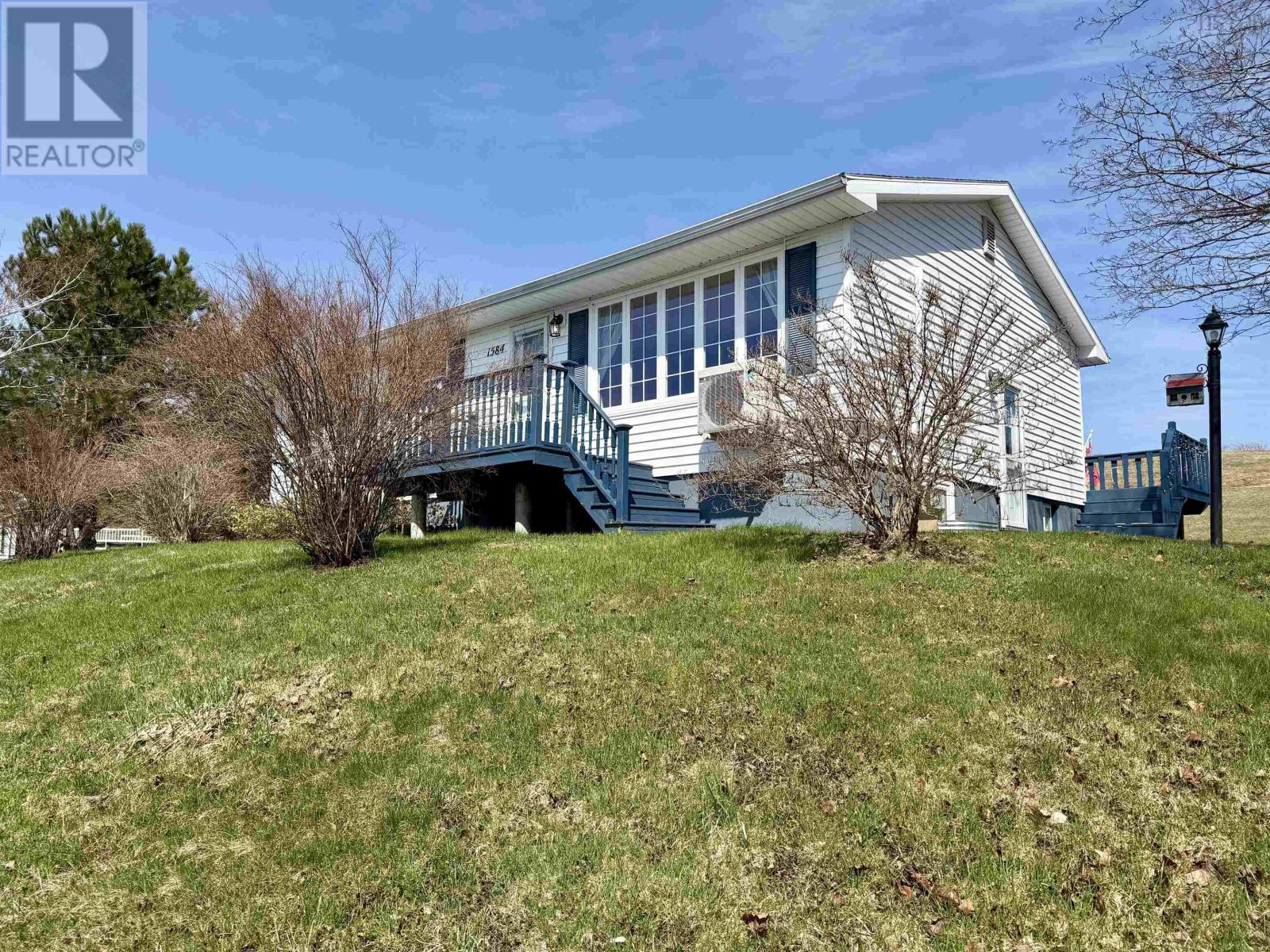 1584 Hillside Boularderie Road - 1