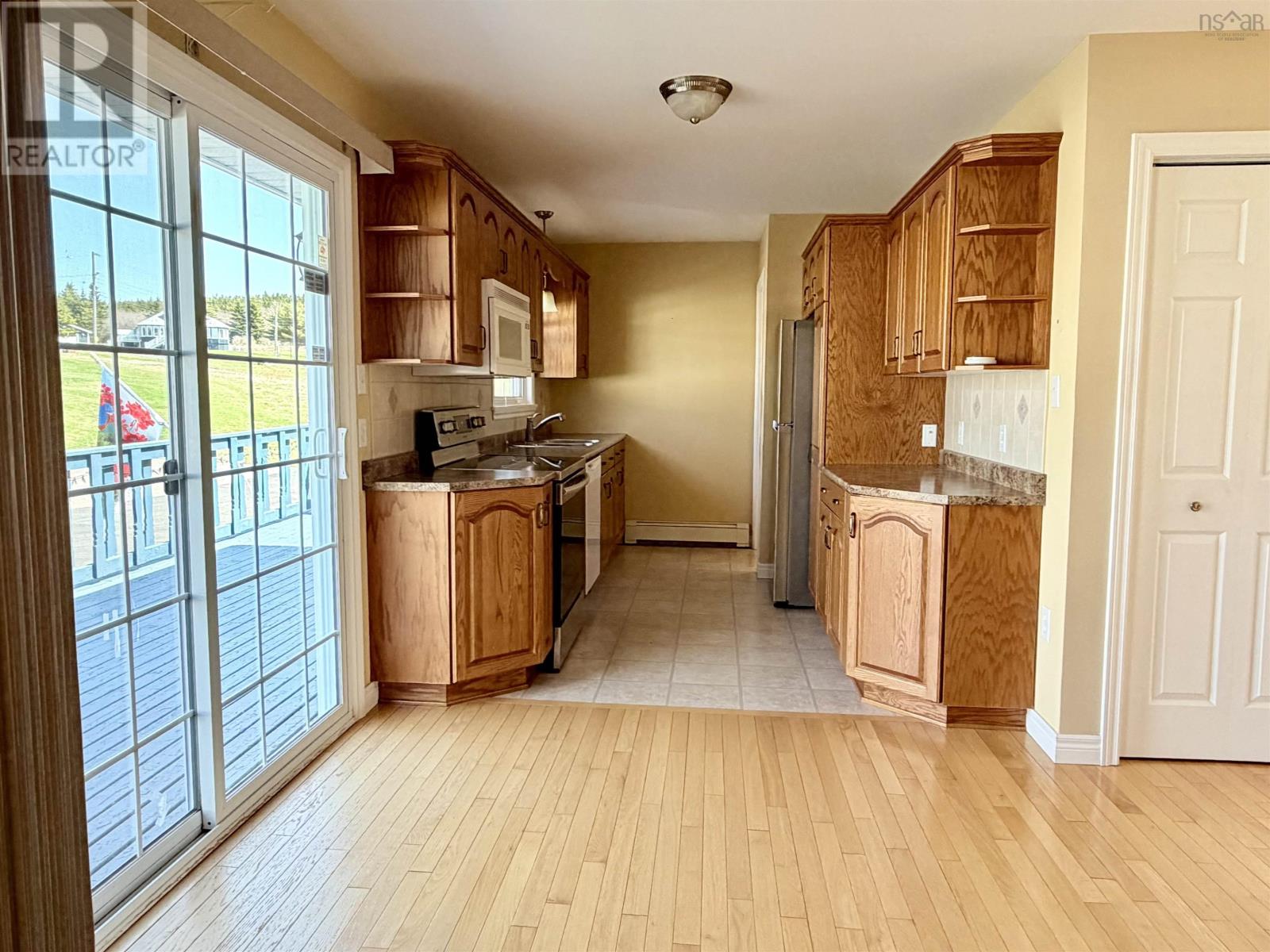 1584 Hillside Boularderie Road - 18