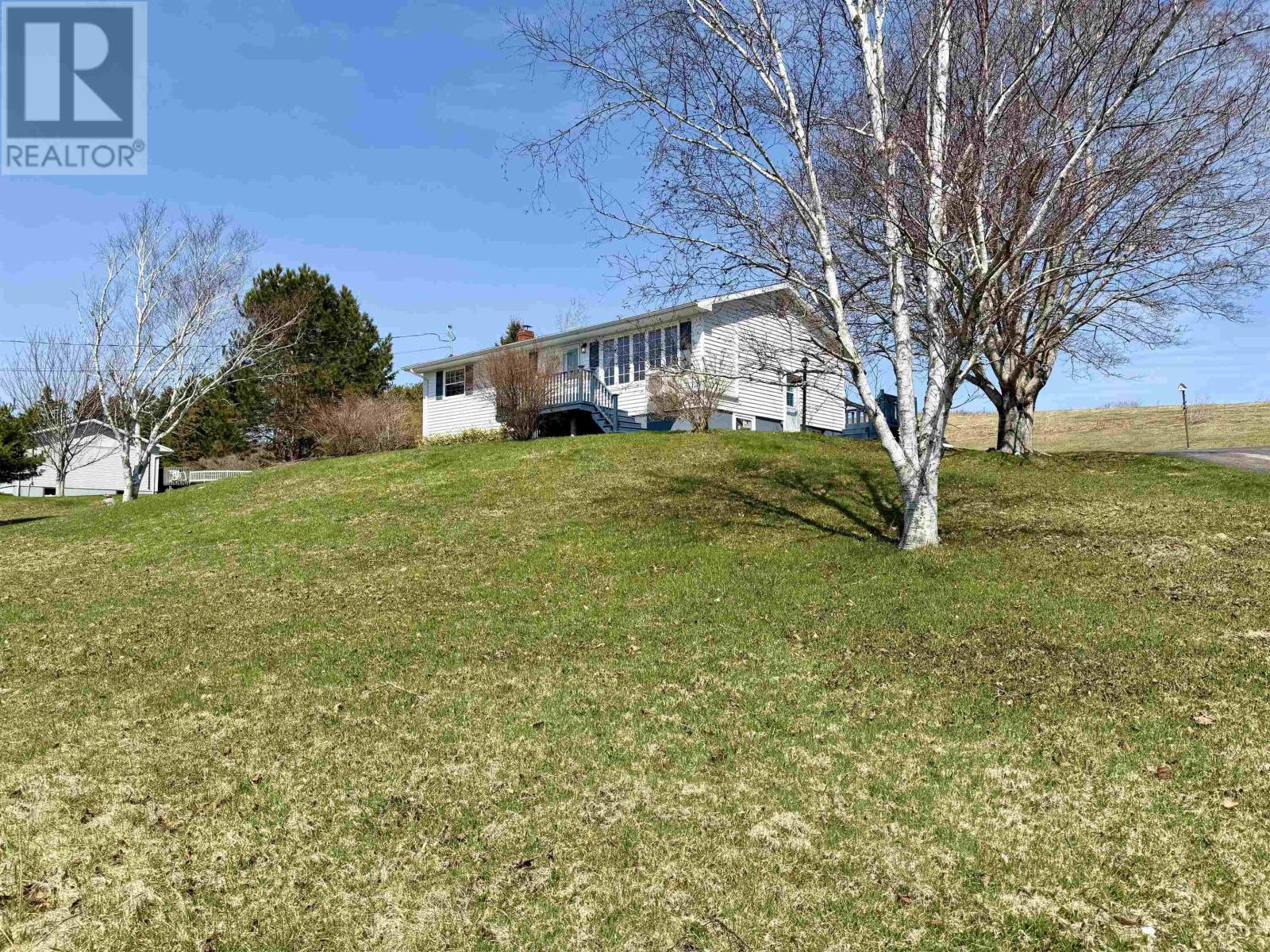 1584 Hillside Boularderie Road - 13