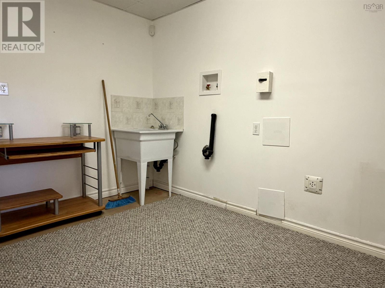1584 Hillside Boularderie Road - 39