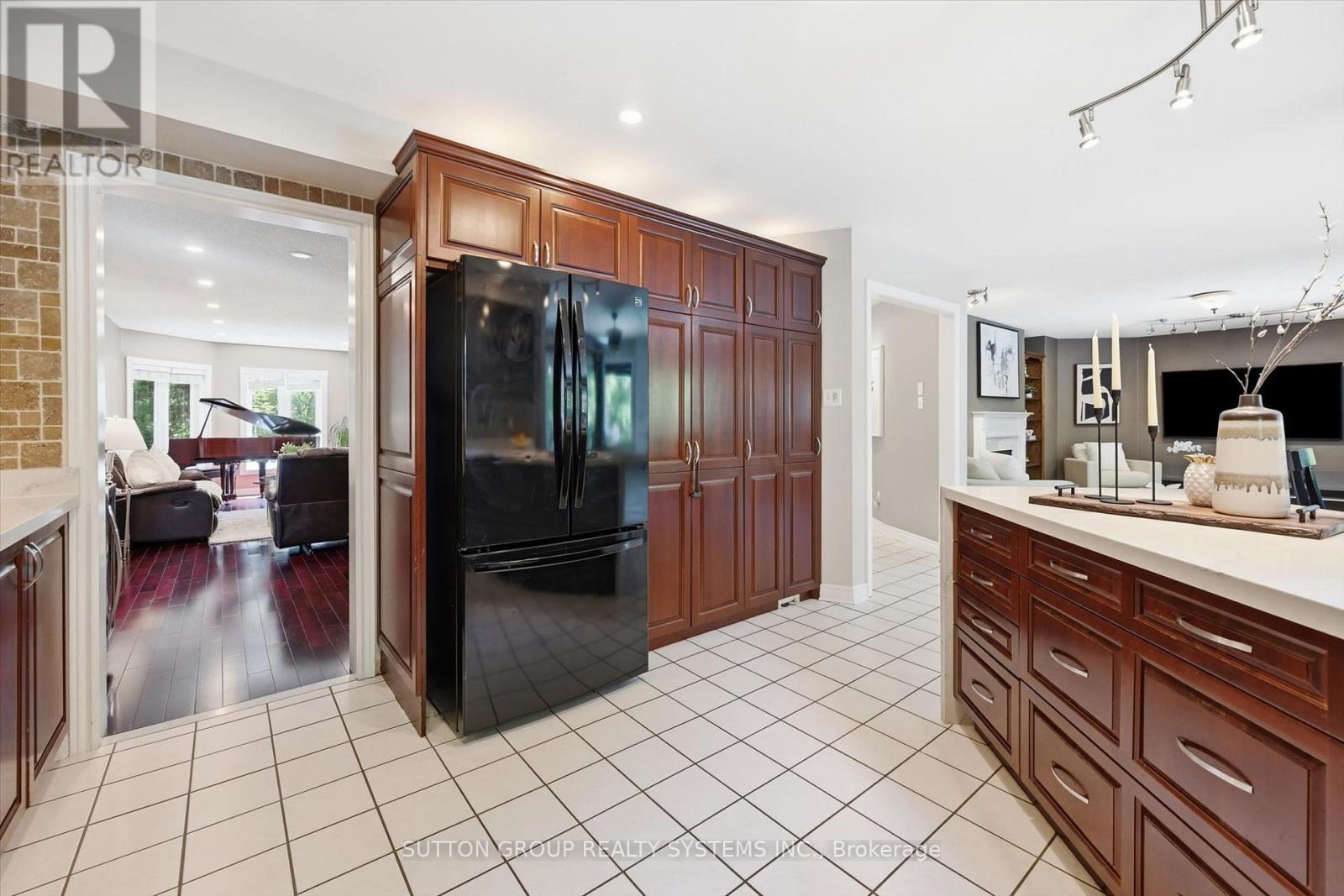 7 ARNHEM COURT - Image 14