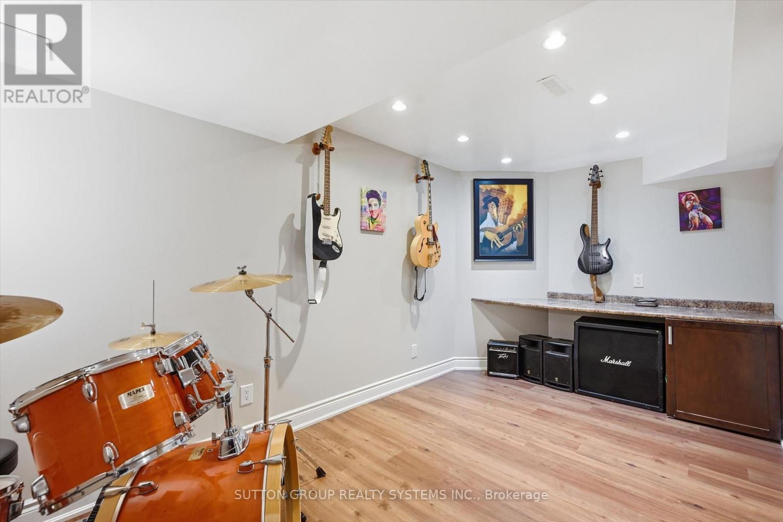 7 ARNHEM COURT - Image 36