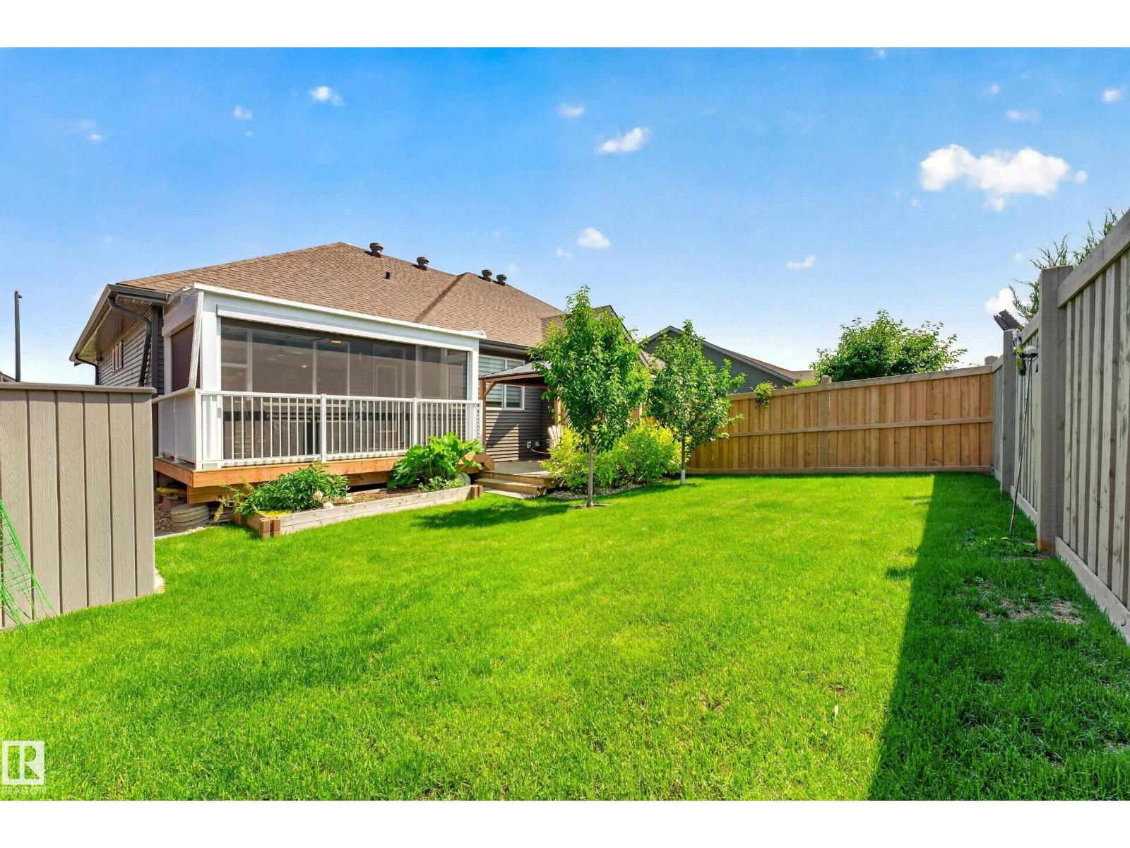 8120 222 ST NW - 26