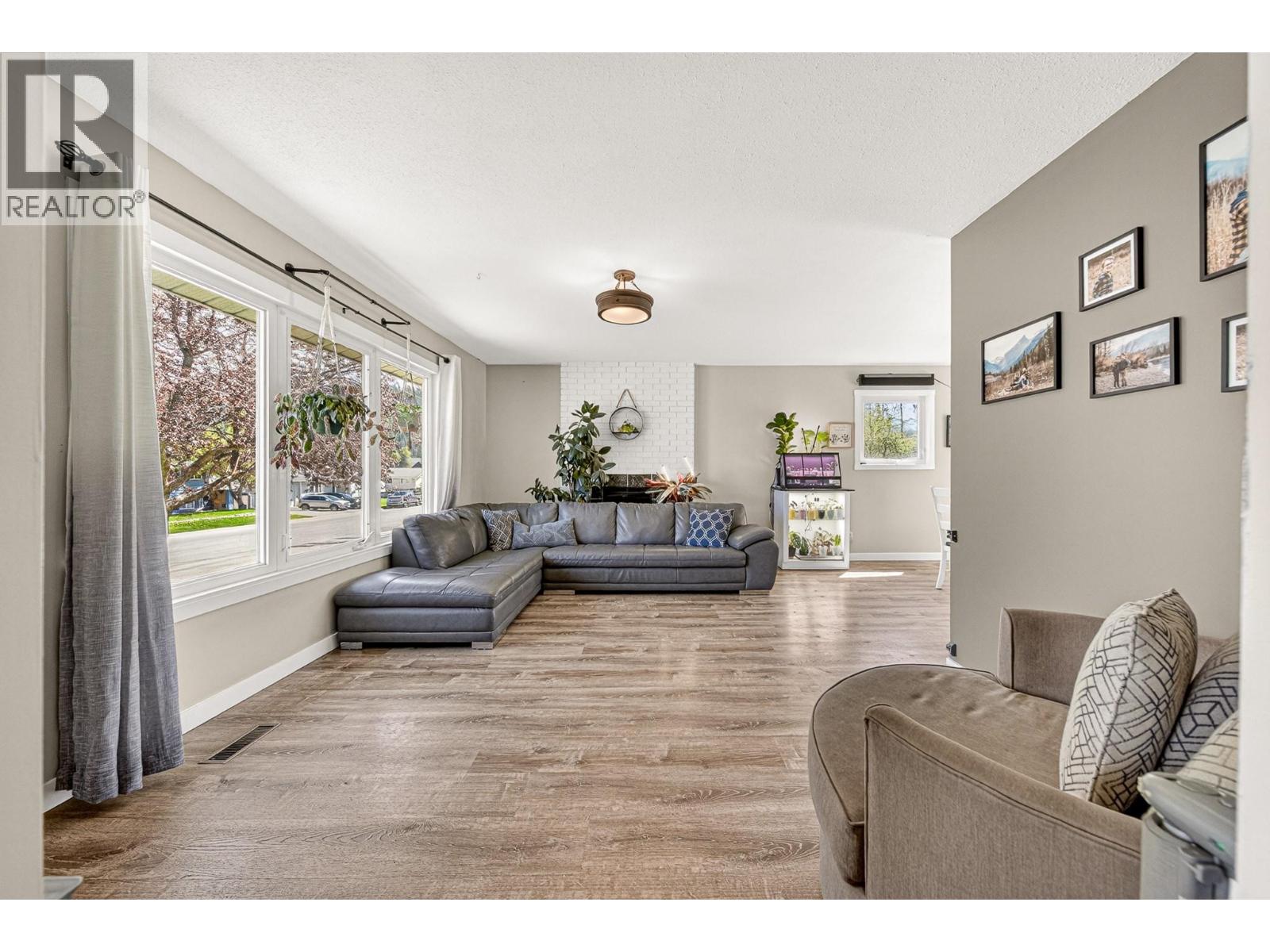 832 MICHEL Road - 23