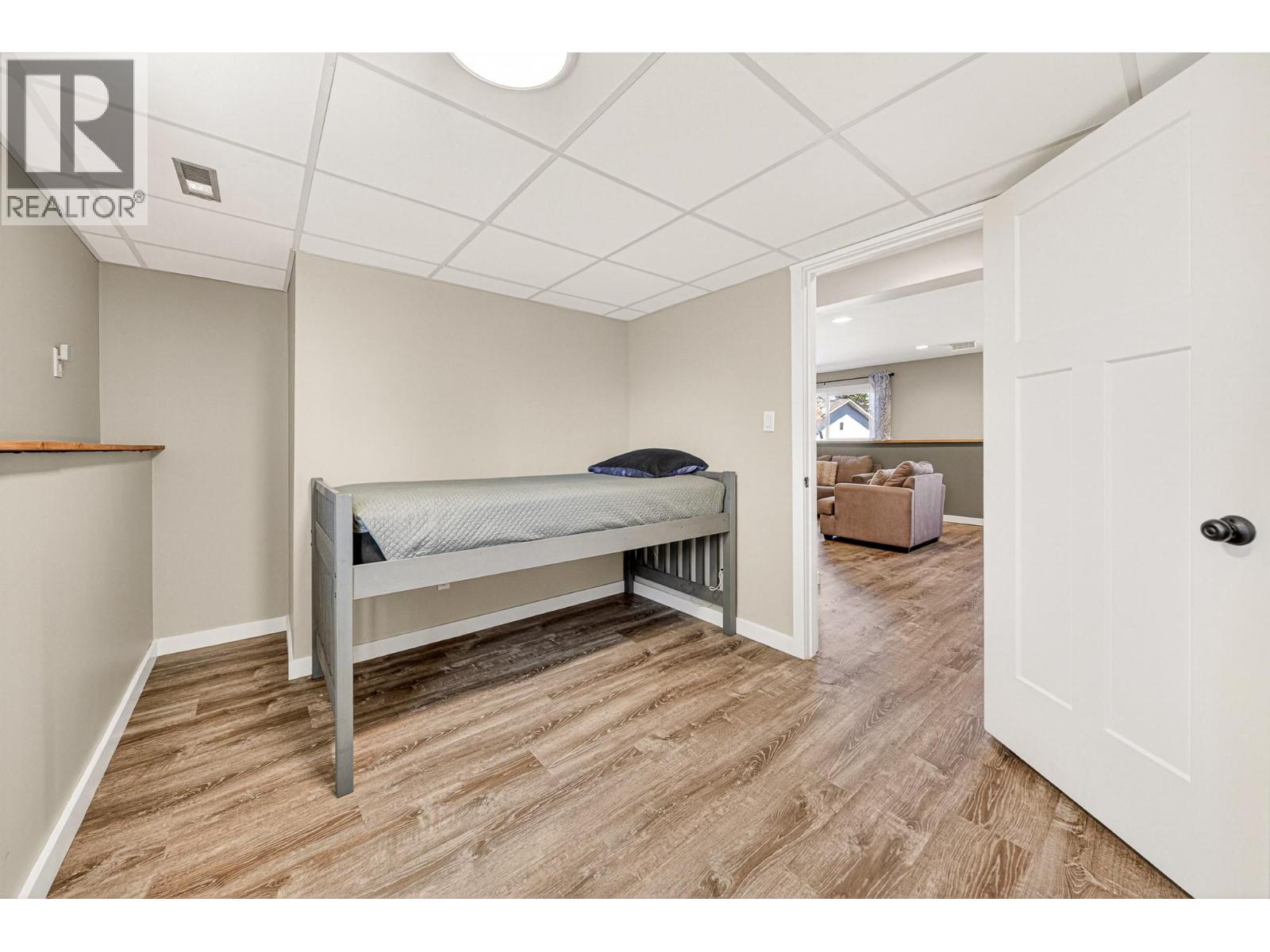 832 MICHEL Road - 44