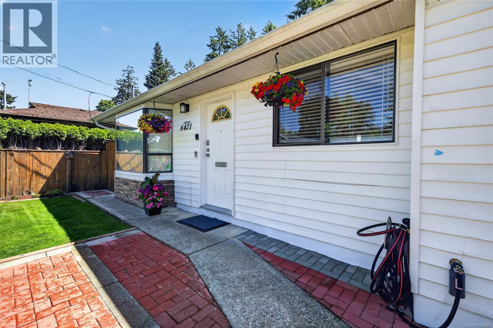 6421 Portsmouth Rd, Nanaimo — photo 3