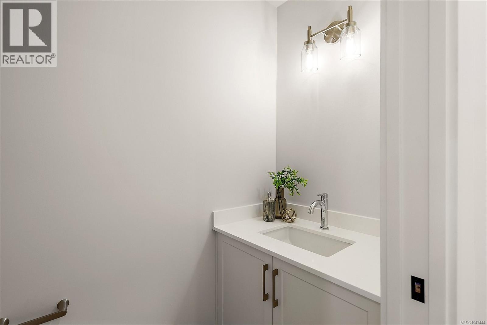 #102 1870 Doney Rd - 29