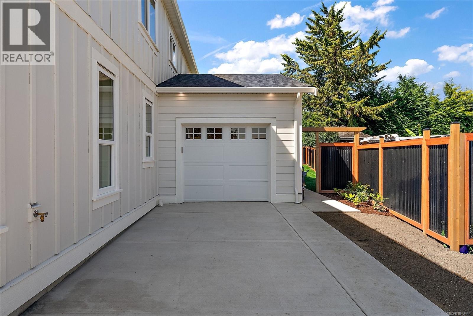 #102 1870 Doney Rd - 34