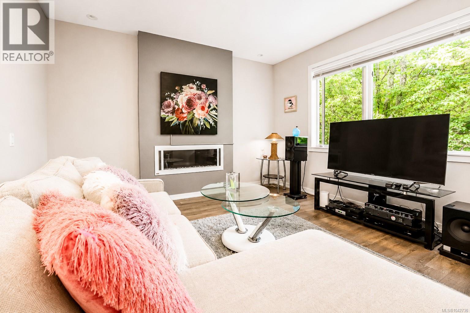 #112 694 Hoylake Ave - 2