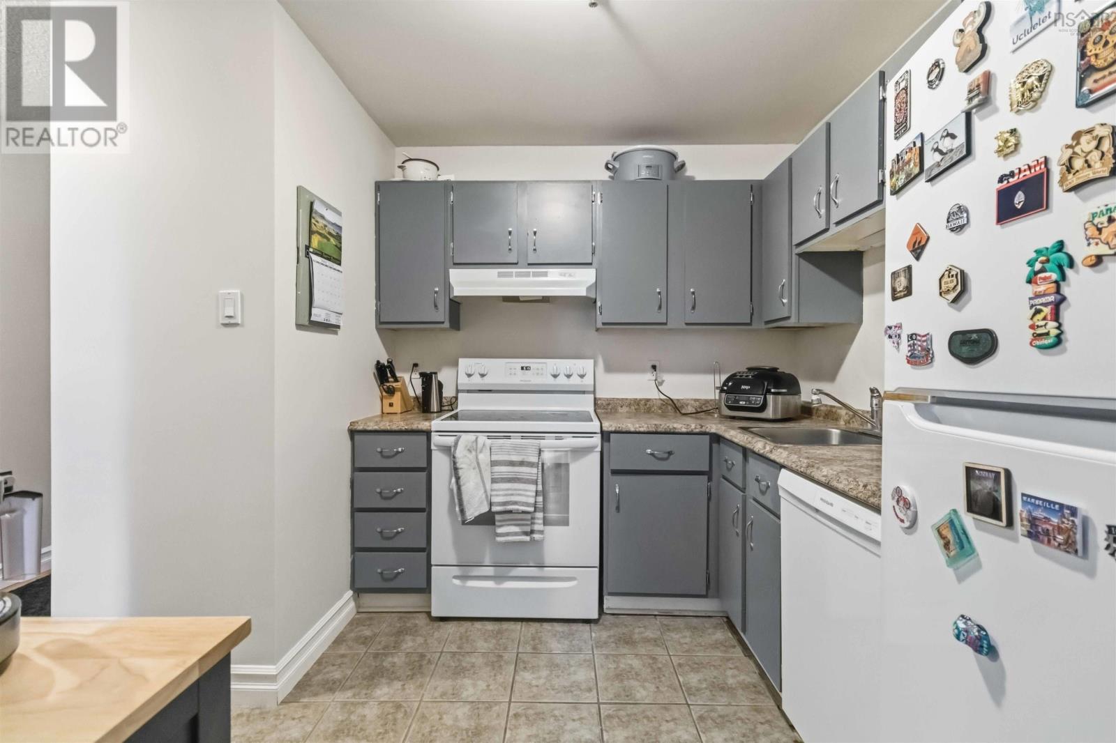 #107 75 Collins Grove - 12