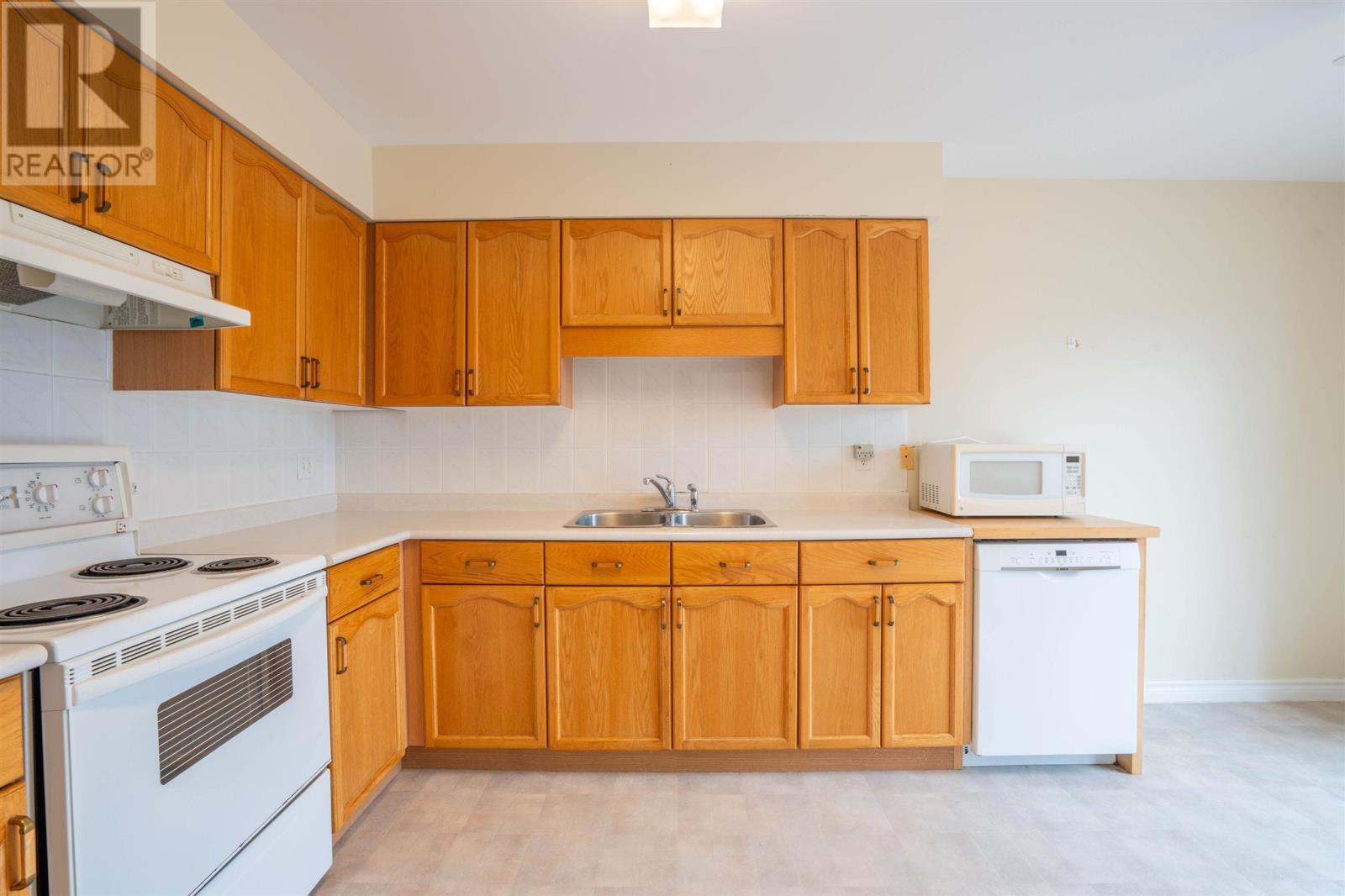 870 Lake ST - 17