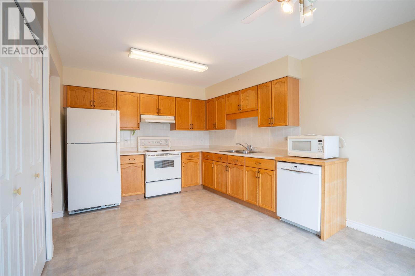 870 Lake ST - 15