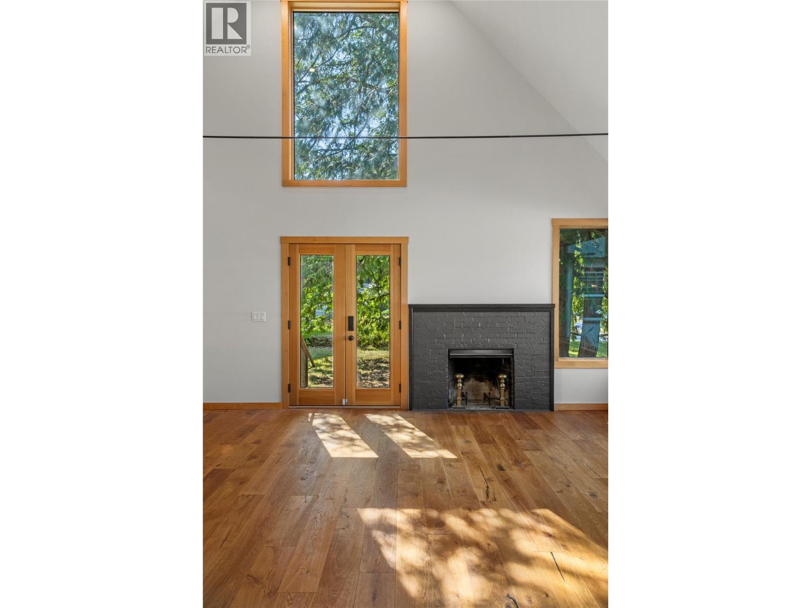 422 Ninth Street E - 25