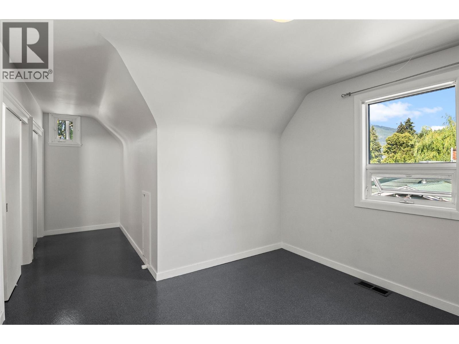 422 Ninth Street E - 38