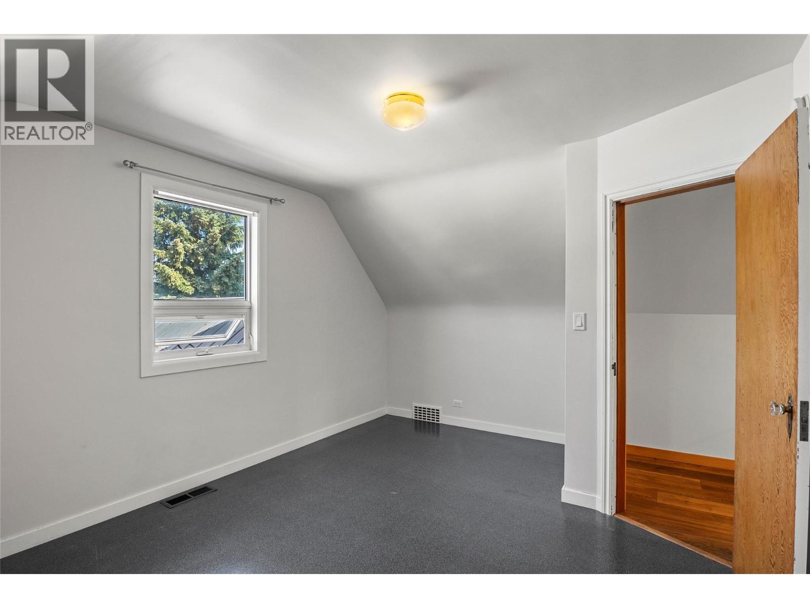 422 Ninth Street E - 39