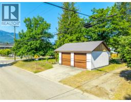 422 Ninth Street E, Revelstoke, BC V0E2S0 Photo 41