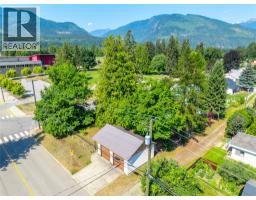 422 Ninth Street E, Revelstoke, BC V0E2S0 Photo 43