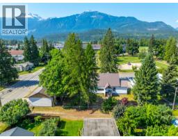 422 Ninth Street E, Revelstoke, BC V0E2S0 Photo 44