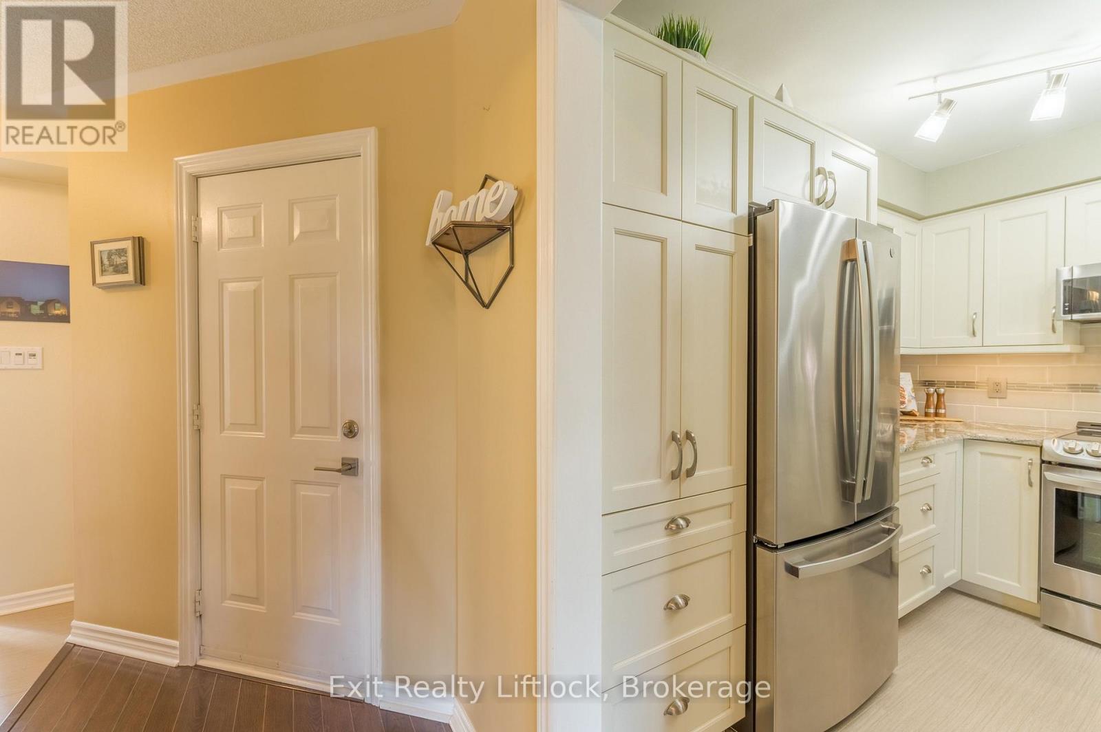 8 WILKINS CRESCENT - 11