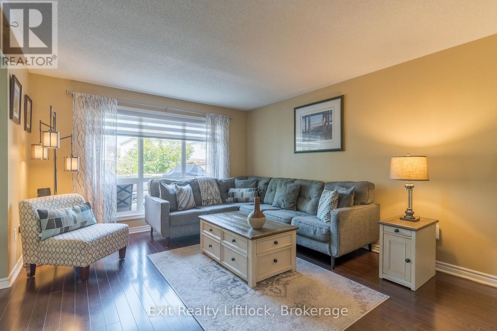 8 WILKINS CRESCENT - 12