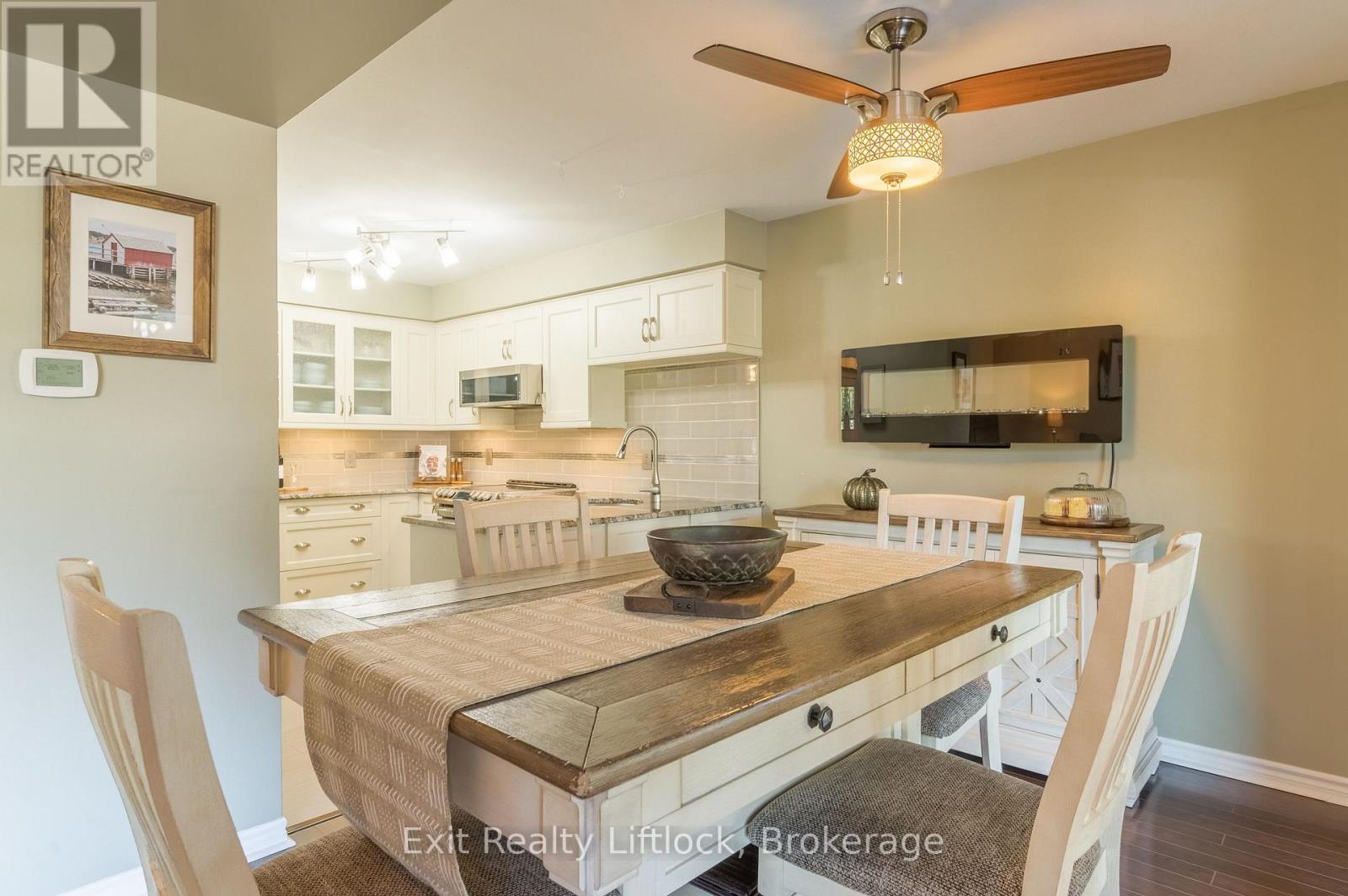 8 WILKINS CRESCENT - 18