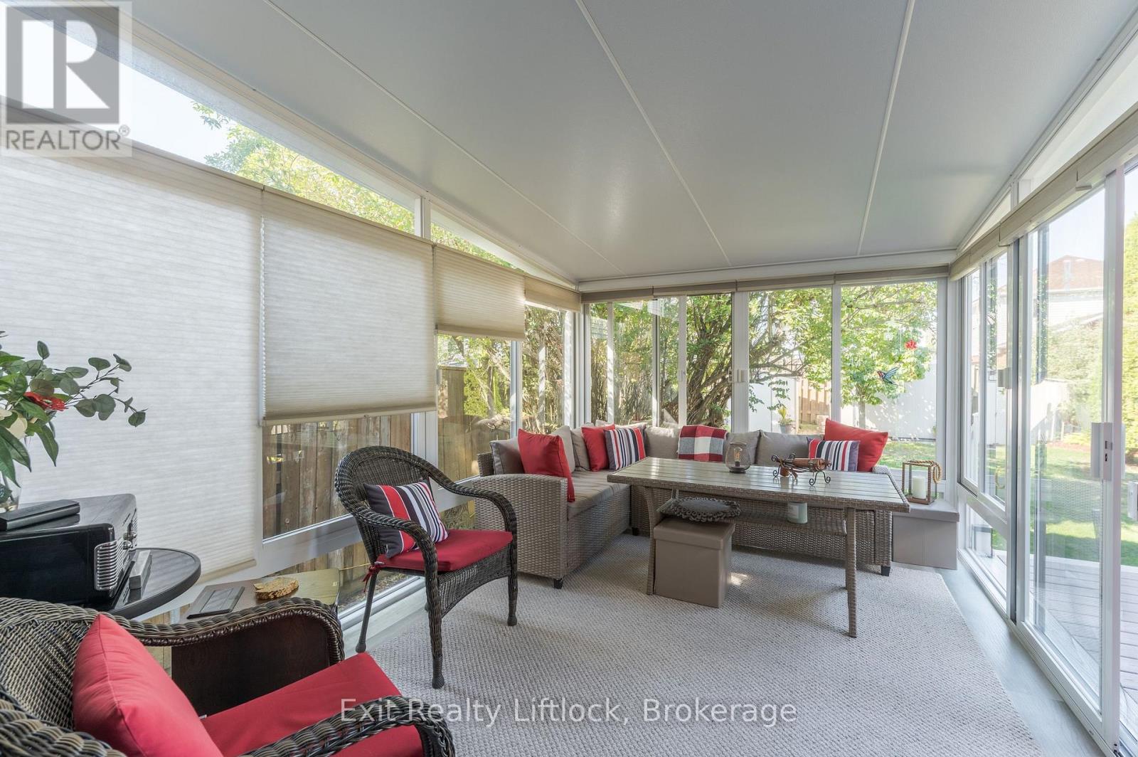 8 WILKINS CRESCENT - 20