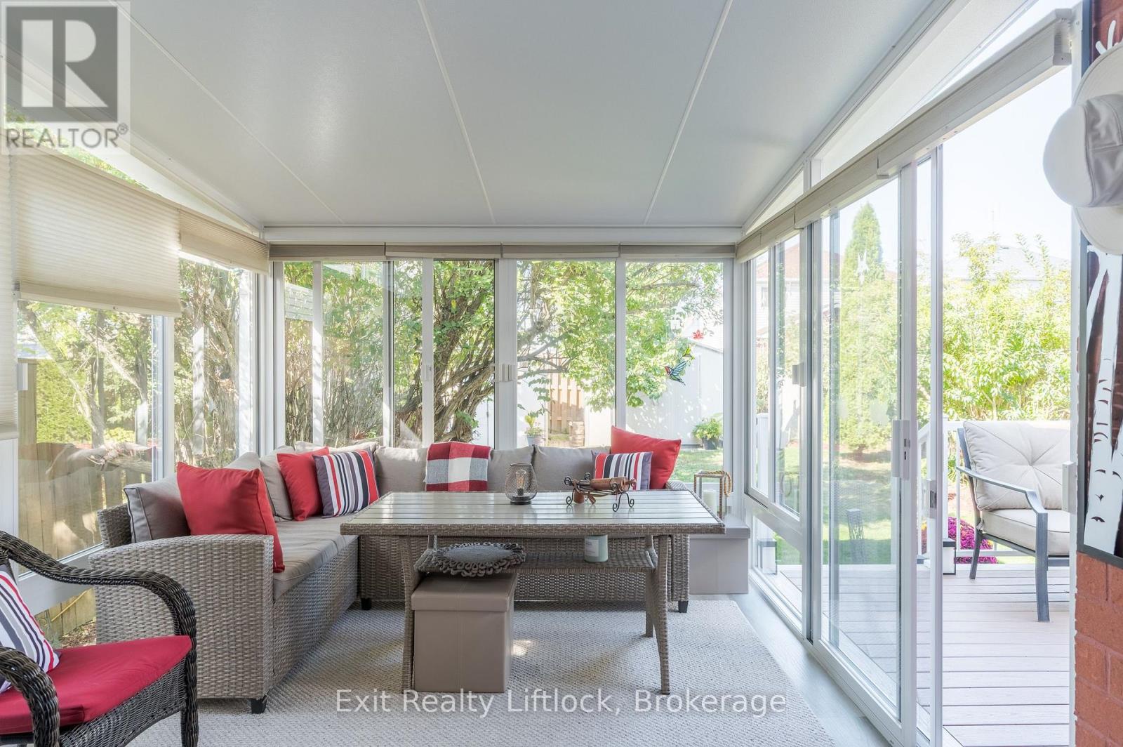 8 WILKINS CRESCENT - 21