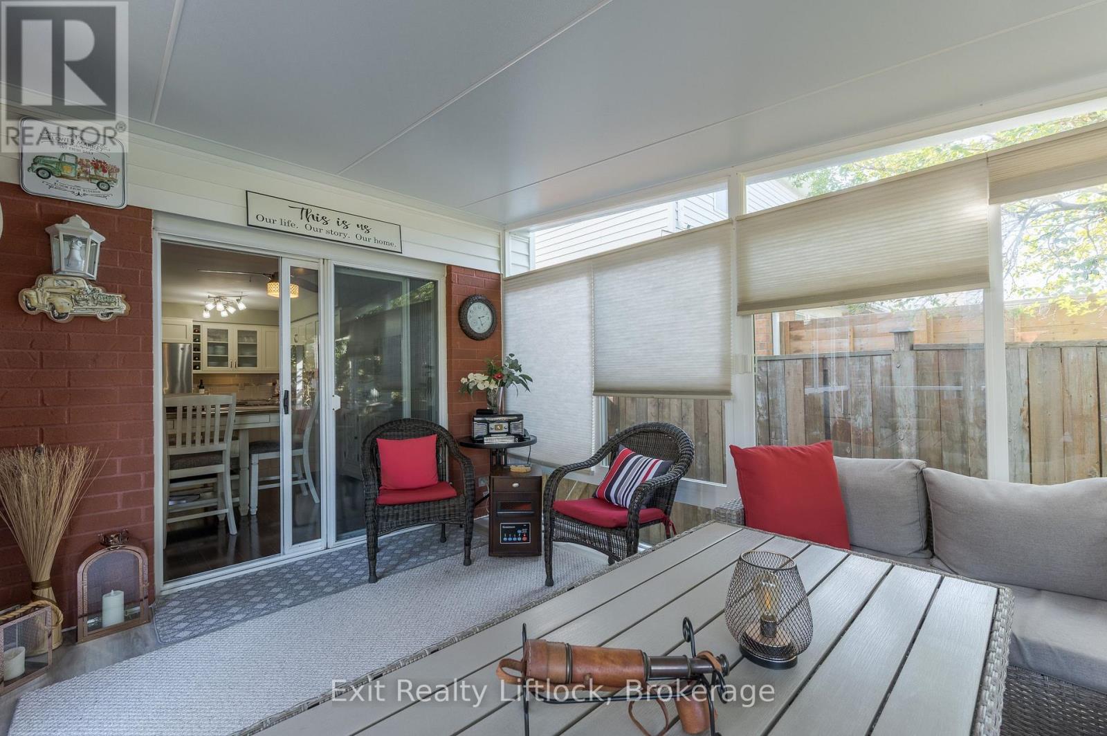 8 WILKINS CRESCENT - 22