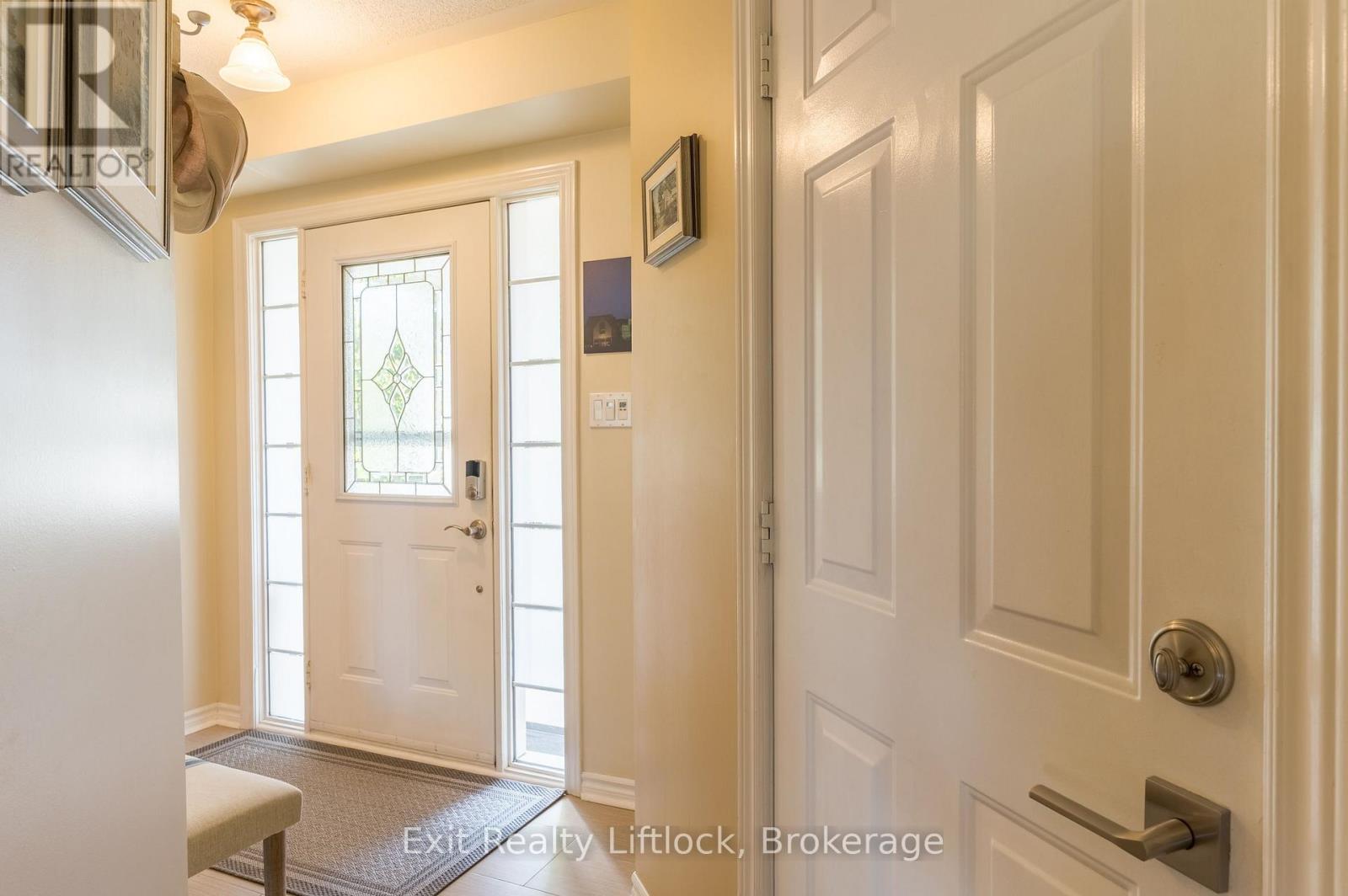 8 WILKINS CRESCENT - 24