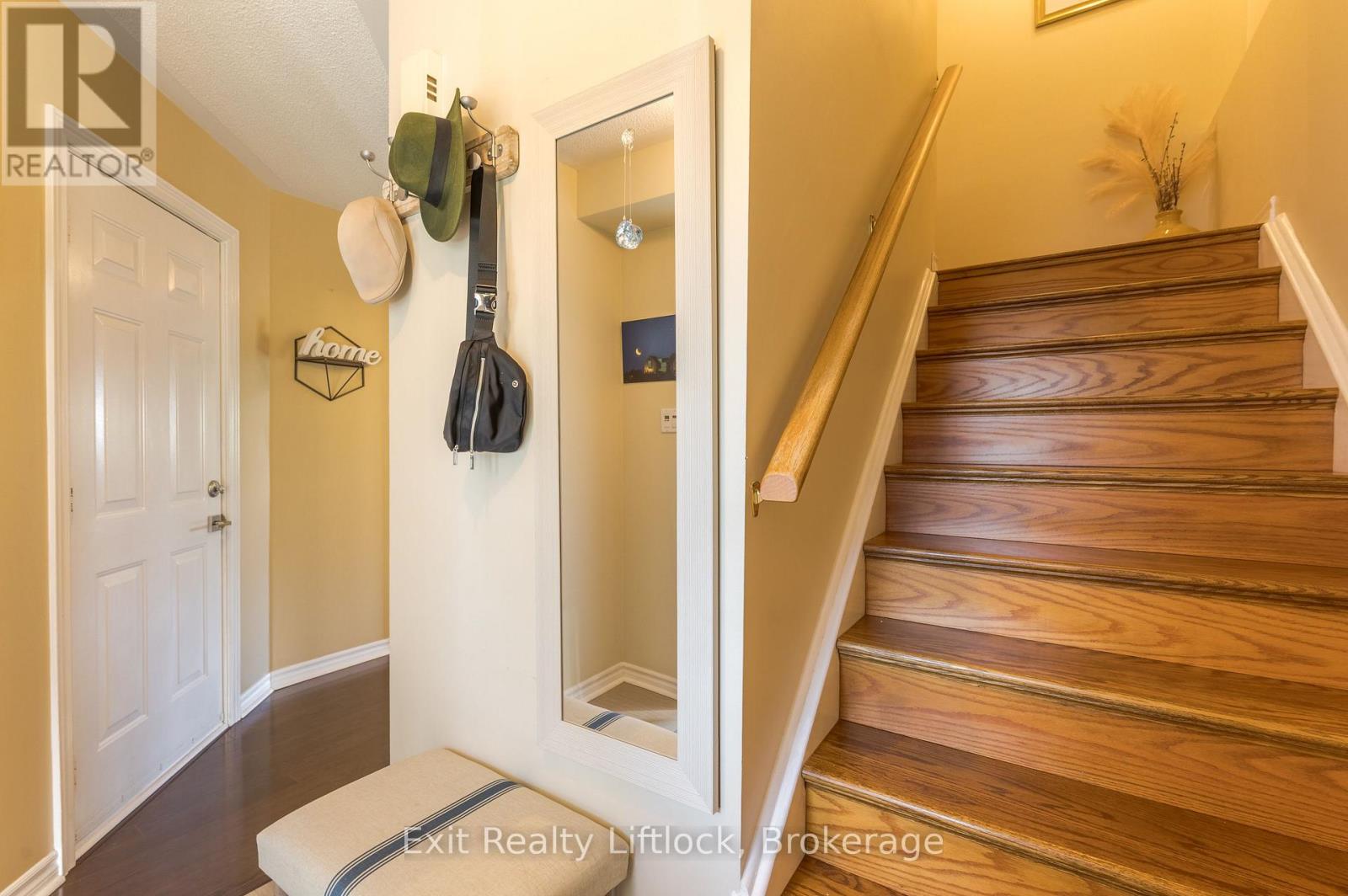 8 WILKINS CRESCENT - 25