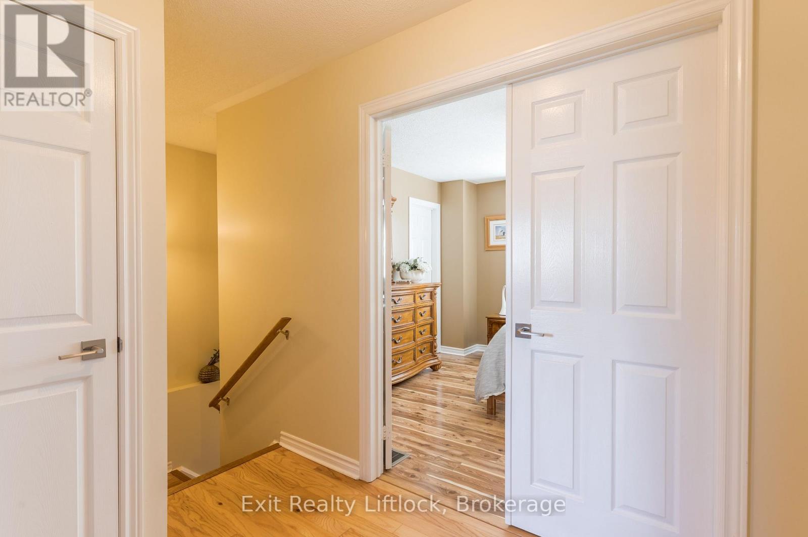8 WILKINS CRESCENT - 27