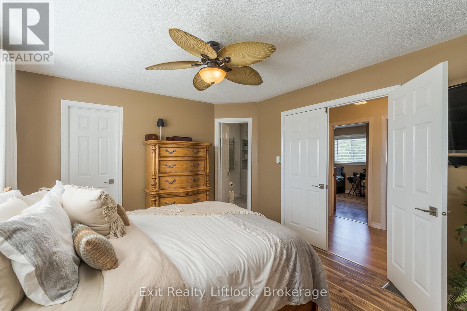 8 WILKINS CRESCENT - 28