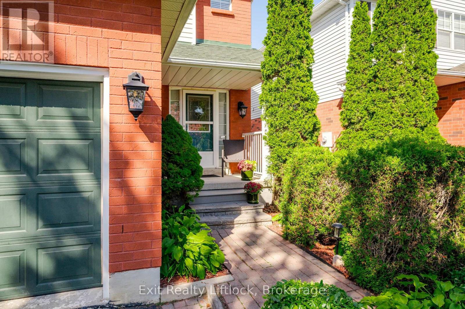 8 WILKINS CRESCENT - 3