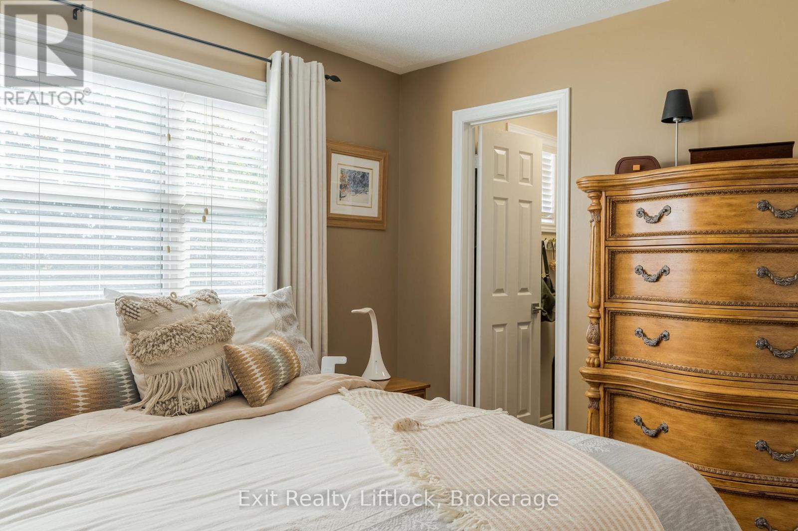 8 WILKINS CRESCENT - 30