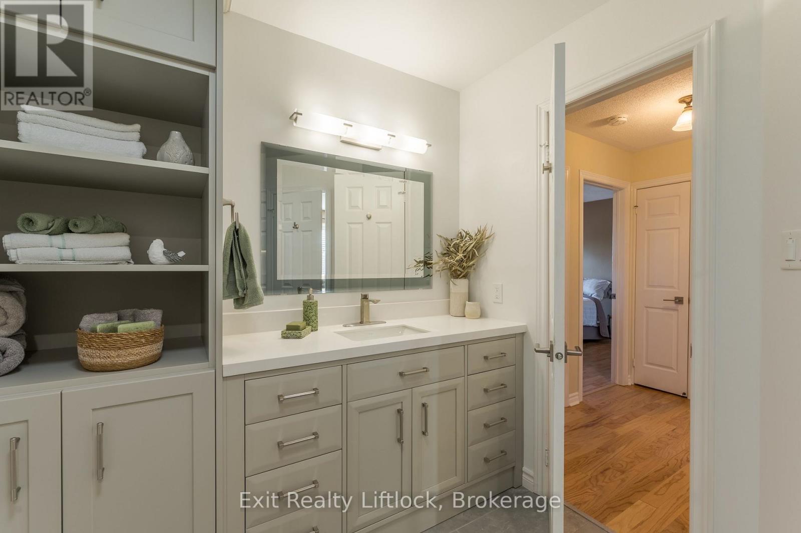 8 WILKINS CRESCENT - 33